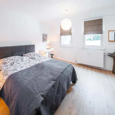 Spacious In With Parking Holiday home *